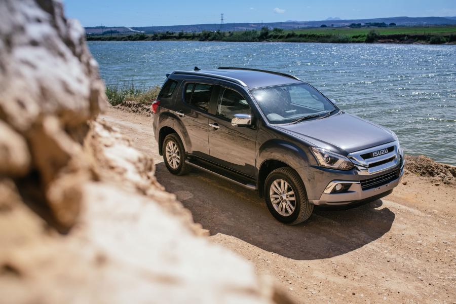  Isuzu MU-X 2018 года  (ZA) (фото 10 из 40)